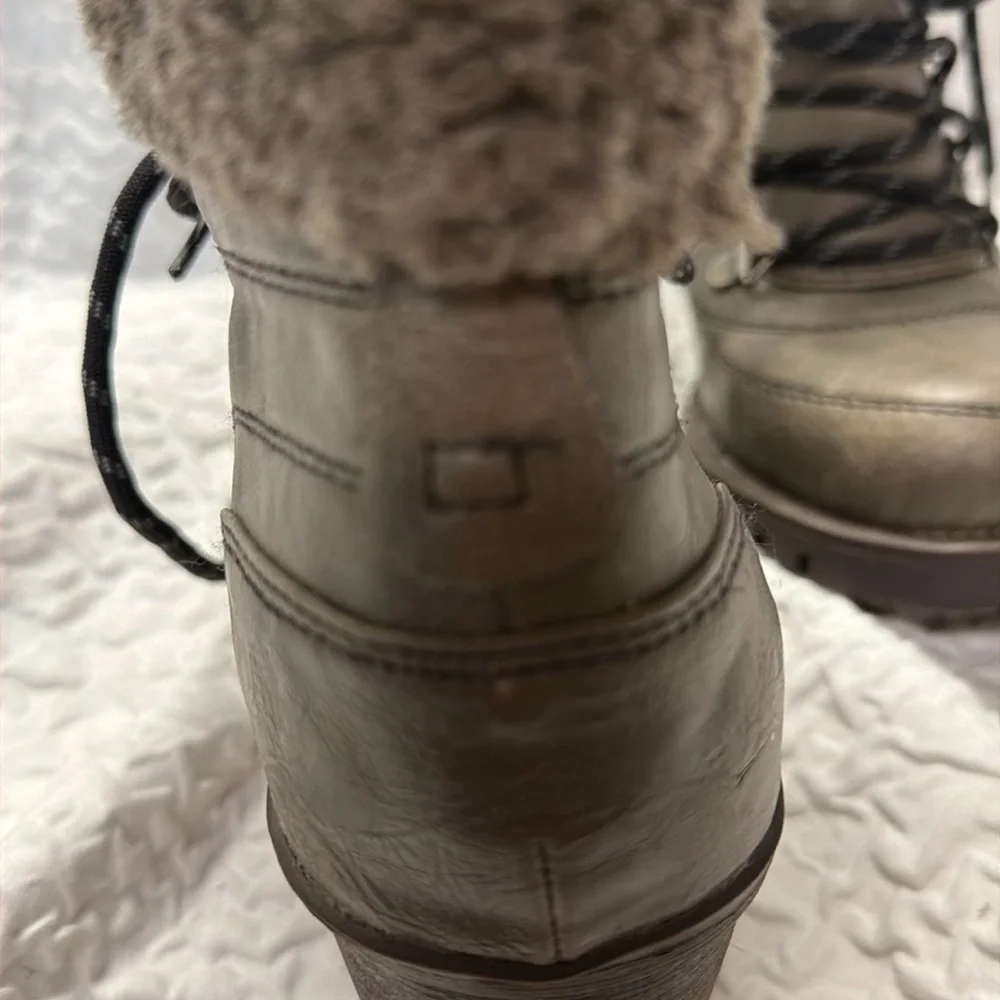 Mudd Ridge grey faux fur trim chunky heel ankle boots.